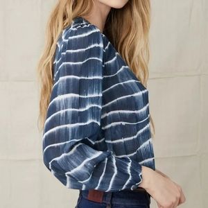 Anthropologie tie dye crop top blue white by cloth & stone size small. Measures